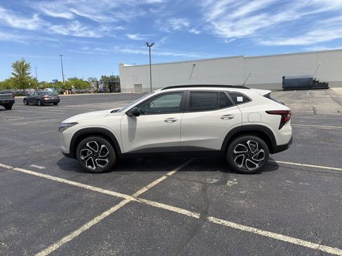 New 2026 Chevrolet Trax RS w/ Sunroof Package FWD image 8