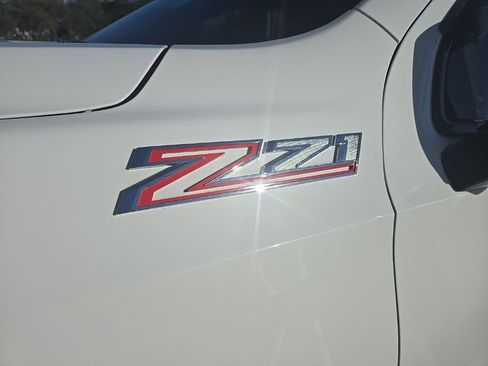 Used 2023 Chevrolet Suburban Z71 w/ Luxury Package image 9