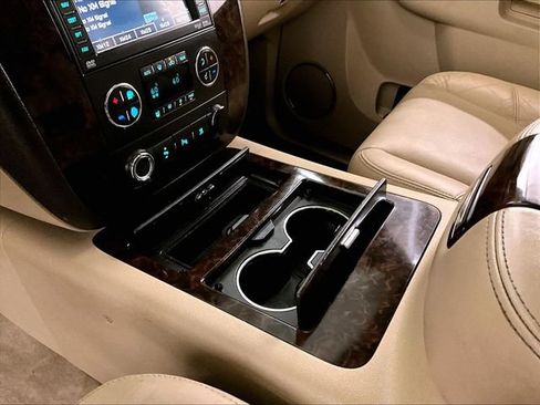 Used 2011 GMC Yukon XL Denali AWD/4WD image 17