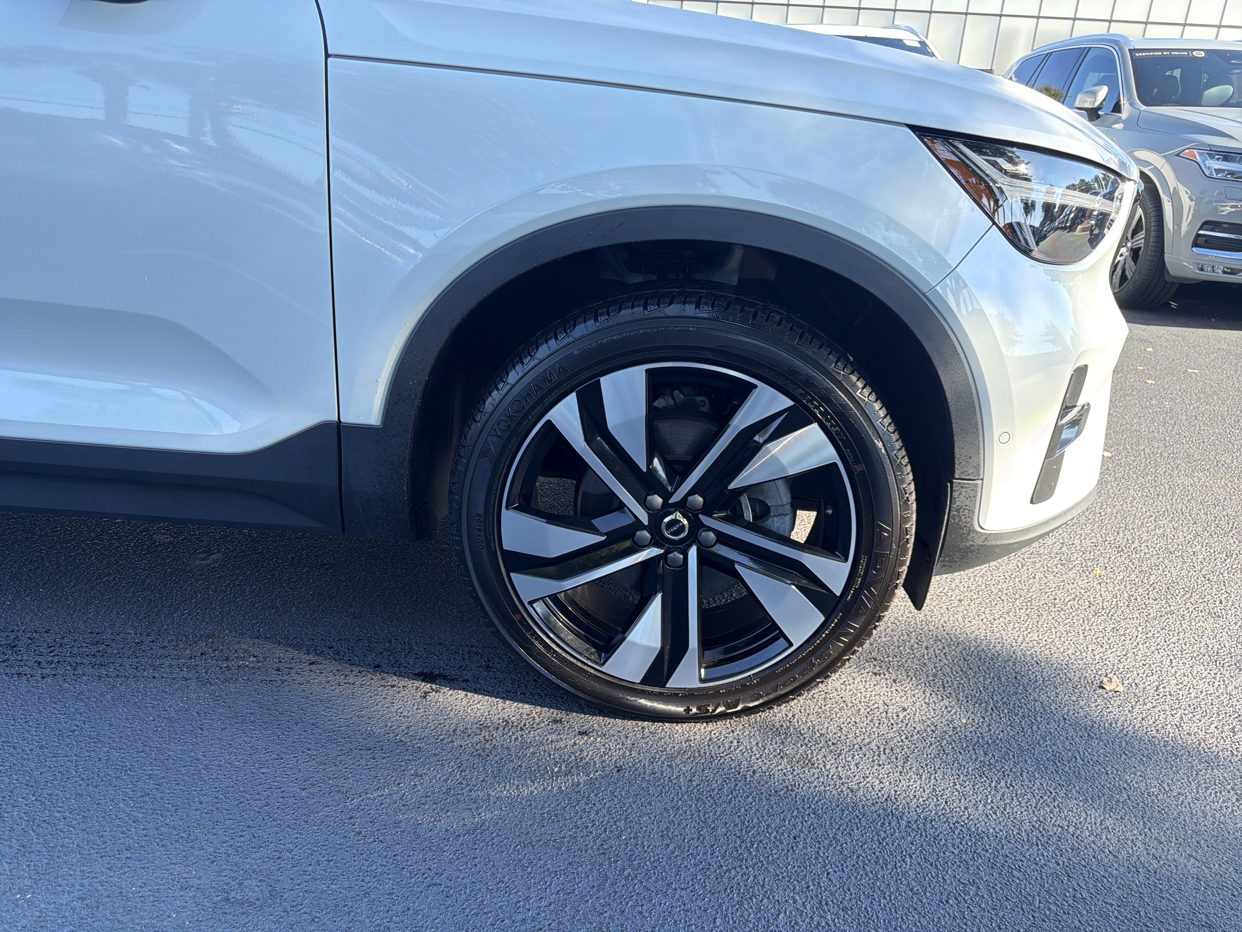 Used 2024 Volvo XC40 B5 Plus w/ Protection Package Premier AWD/4WD image 10