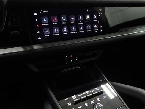 Used 2024 Porsche Cayenne image 30