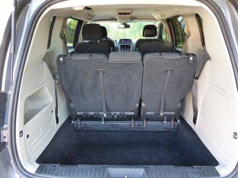 Used 2019 Dodge Grand Caravan SE FWD image 37