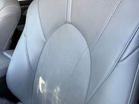 Used 2023 Toyota Highlander Limited image 7