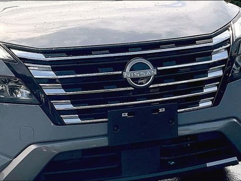 Used 2024 Nissan Rogue SL image 31