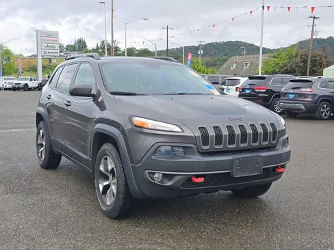 Used 2014 Jeep Cherokee Trailhawk w/ Comfort/Convenience Group AWD/4WD image 4