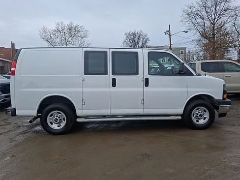 Used 2024 GMC Savana 2500 w/ Driver Convenience Package image 12