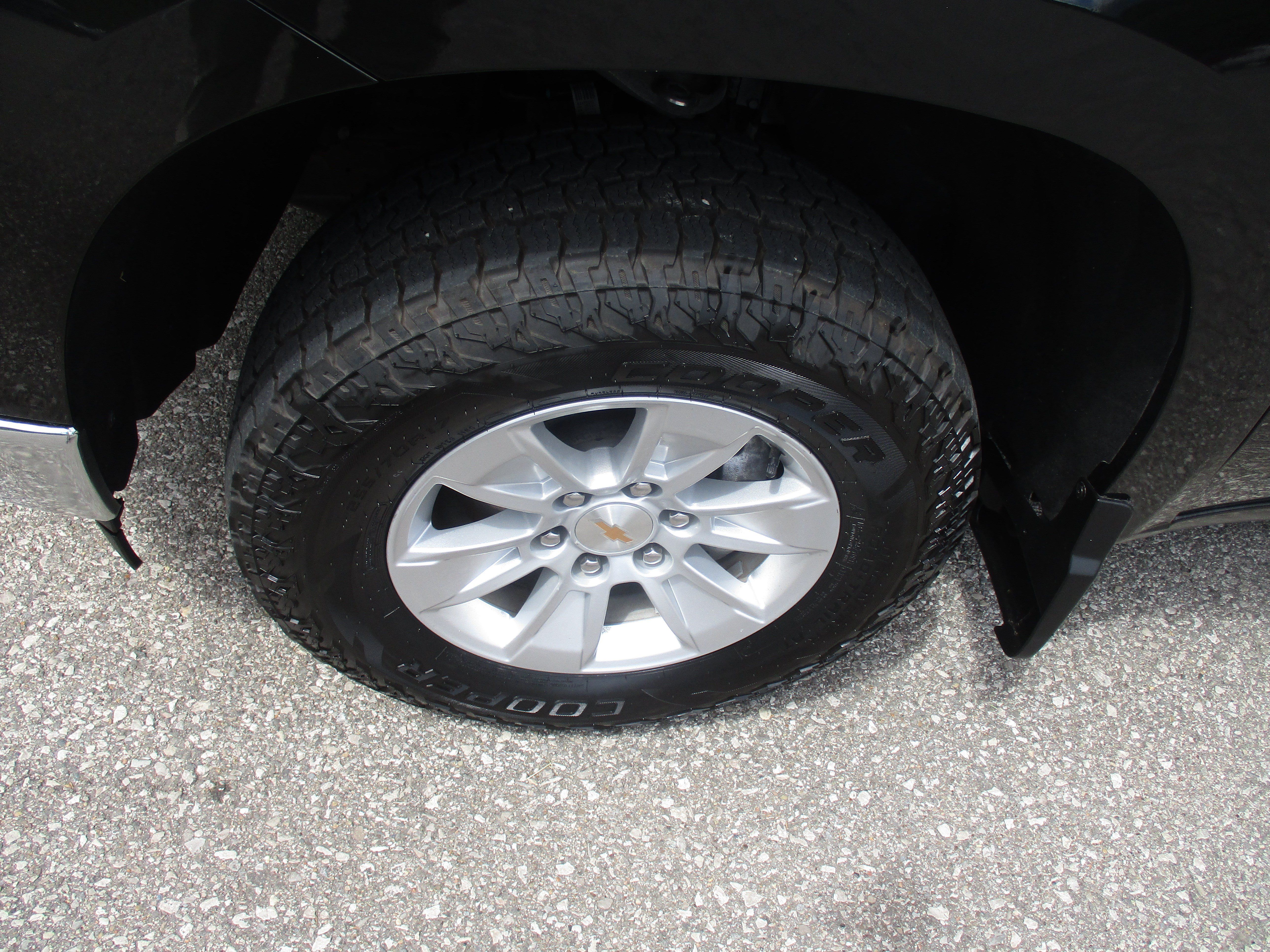 Used 2025 Chevrolet Silverado 1500 LT AWD/4WD image 10