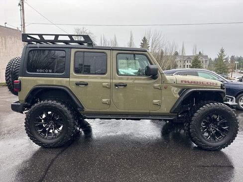 Used 2025 Jeep Wrangler Unlimited Rubicon AWD/4WD image 8