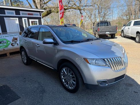 Used 2013 Lincoln MKX Base AWD 4dr SUV image 3