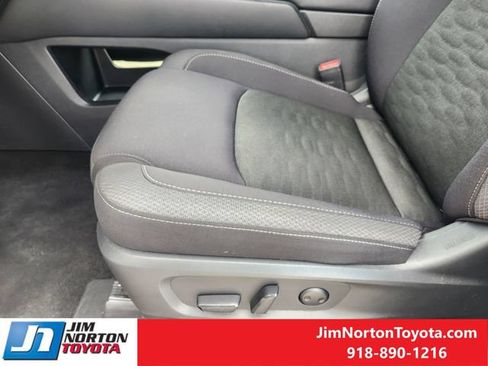 Used 2025 Nissan Pathfinder SV AWD/4WD image 25