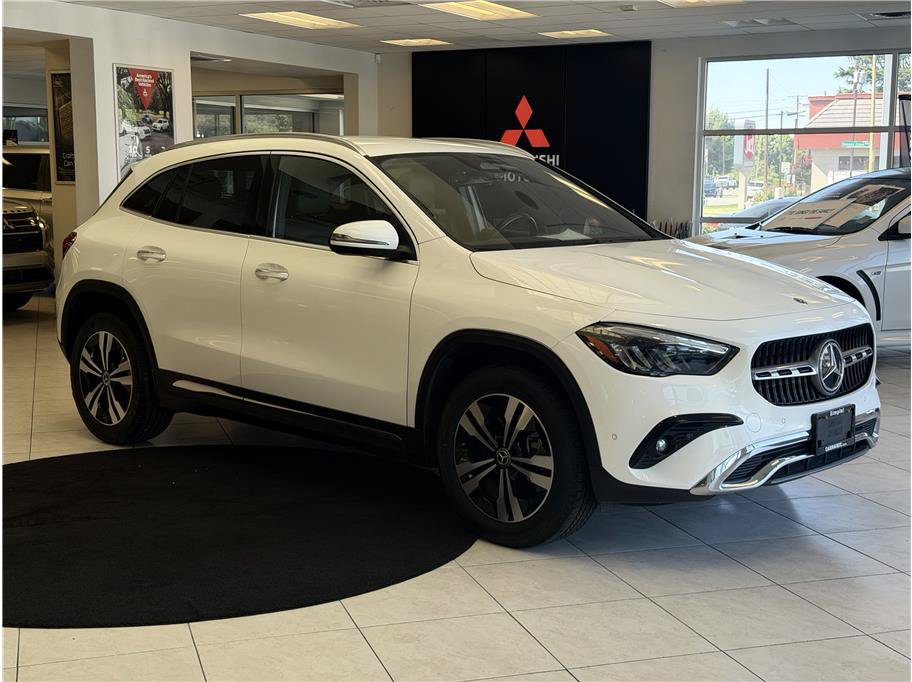 Used 2025 Mercedes-Benz GLA 250 4MATIC image 3