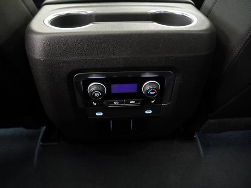 Used 2022 Chevrolet Tahoe LT w/ Luxury Package AWD/4WD image 17