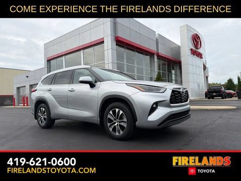 Used 2021 Toyota Highlander XLE AWD/4WD image 1