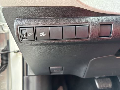 Used 2020 Toyota Corolla SE image 17