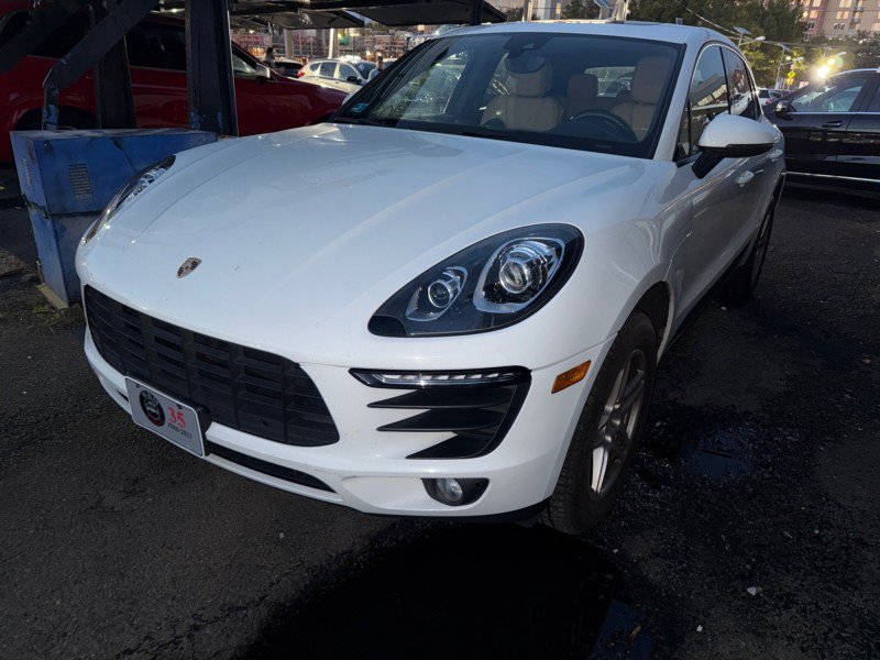Used 2018 Porsche Macan AWD/4WD image 4
