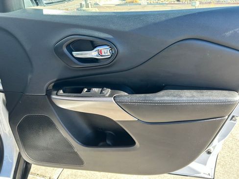 Used 2019 Jeep Cherokee Latitude w/ Popular Appearance Group image 31