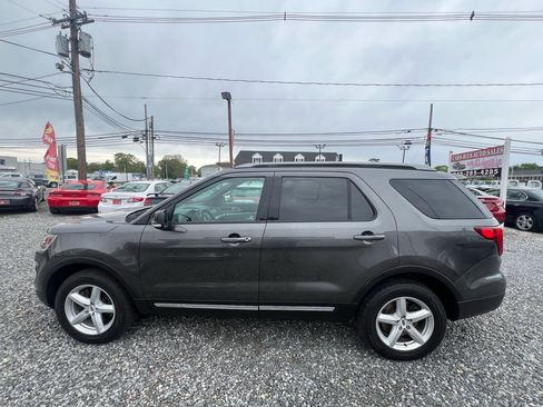 Used 2017 Ford Explorer XLT AWD/4WD image 4