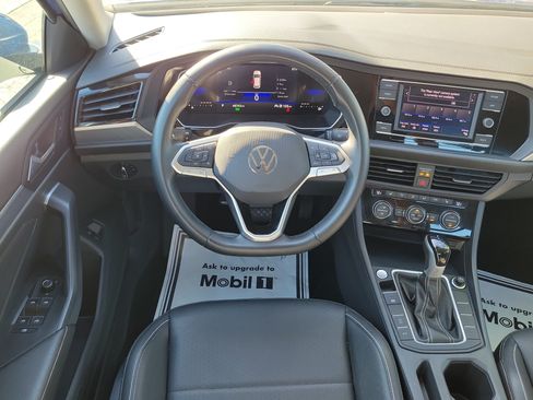 Used 2024 Volkswagen Jetta SE FWD image 17