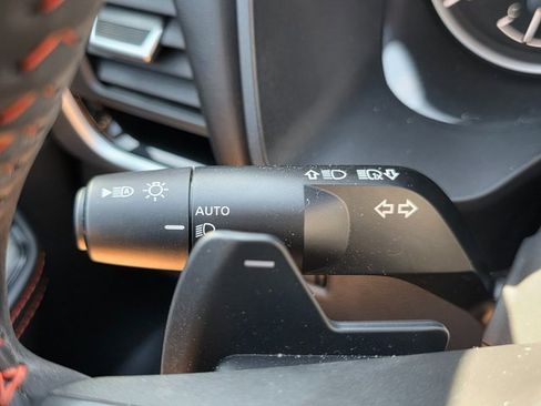 Used 2025 Nissan Rogue SV image 39