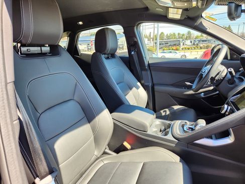 Certified 2024 Jaguar E-PACE R-Dynamic SE image 16