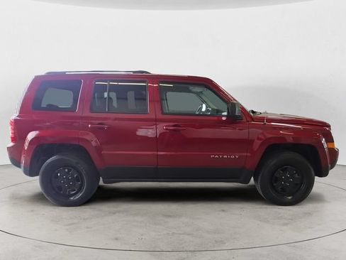 Used 2017 Jeep Patriot Sport w/ Power Value Group AWD/4WD image 4