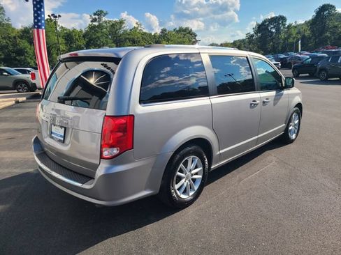 Used 2019 Dodge Grand Caravan SXT FWD image 6