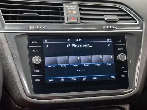 Used 2023 Volkswagen Tiguan SE w/ Panoramic Sunroof Package FWD image 17