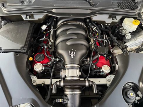 Used 2013 Maserati GranTurismo Sport image 40