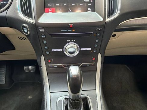 Used 2018 Ford Edge Titanium FWD image 20