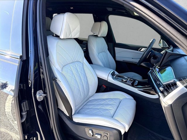 Used 2024 BMW X7 xDrive40i w/ M Sport Package AWD/4WD image 9