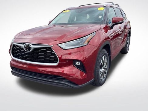 Used 2021 Toyota Highlander XLE AWD/4WD image 6