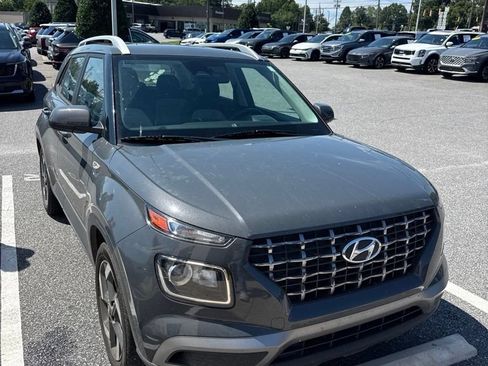 Used 2024 Hyundai Venue SEL FWD image 1