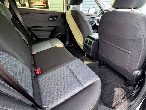 Used 2023 Nissan Rogue SV image 9