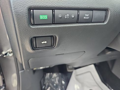 Used 2025 Nissan Sentra S FWD image 32