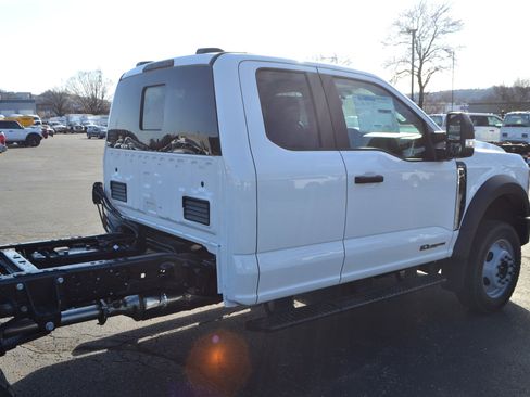 New 2025 Ford F450 XL w/ XL Chrome Package image 4