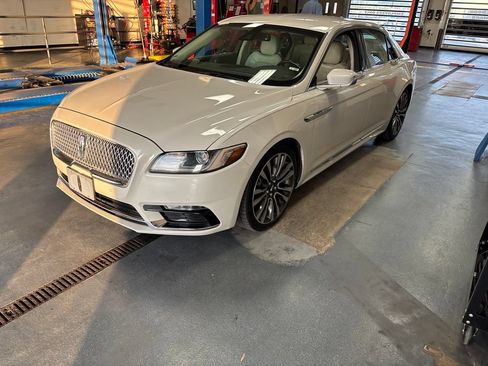 Used 2019 Lincoln Continental Select w/ Continental Climate Package FWD image 1