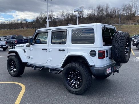 Used 2018 Jeep Wrangler Unlimited Sahara w/ Quick Order Package 24M Moab image 3
