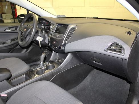 Used 2019 Chevrolet Cruze LT FWD image 26