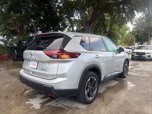 Used 2024 Nissan Rogue SV AWD/4WD image 7
