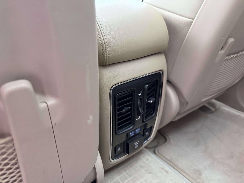Used 2018 Jeep Grand Cherokee Overland AWD/4WD image 13