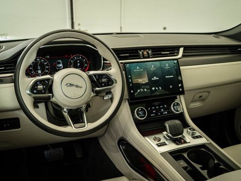 Used 2025 Jaguar F-PACE R-Dynamic S AWD/4WD image 4