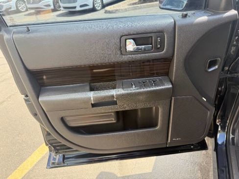 Used 2018 Ford Flex SEL FWD image 11