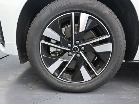 New 2026 Volvo XC60 T8 Core AWD/4WD image 9
