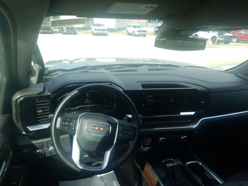 Used 2025 GMC Sierra 1500 Elevation RWD image 18