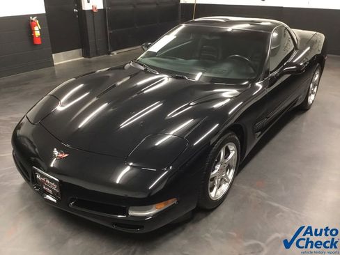 Used 2002 Chevrolet Corvette Coupe w/ Preferred Equipment Group2 image 6