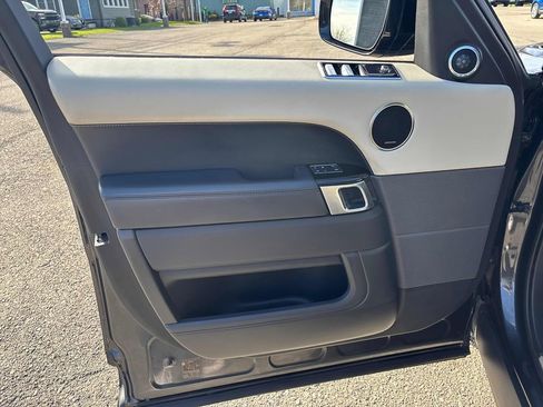 Used 2019 Land Rover Range Rover Sport HST image 2