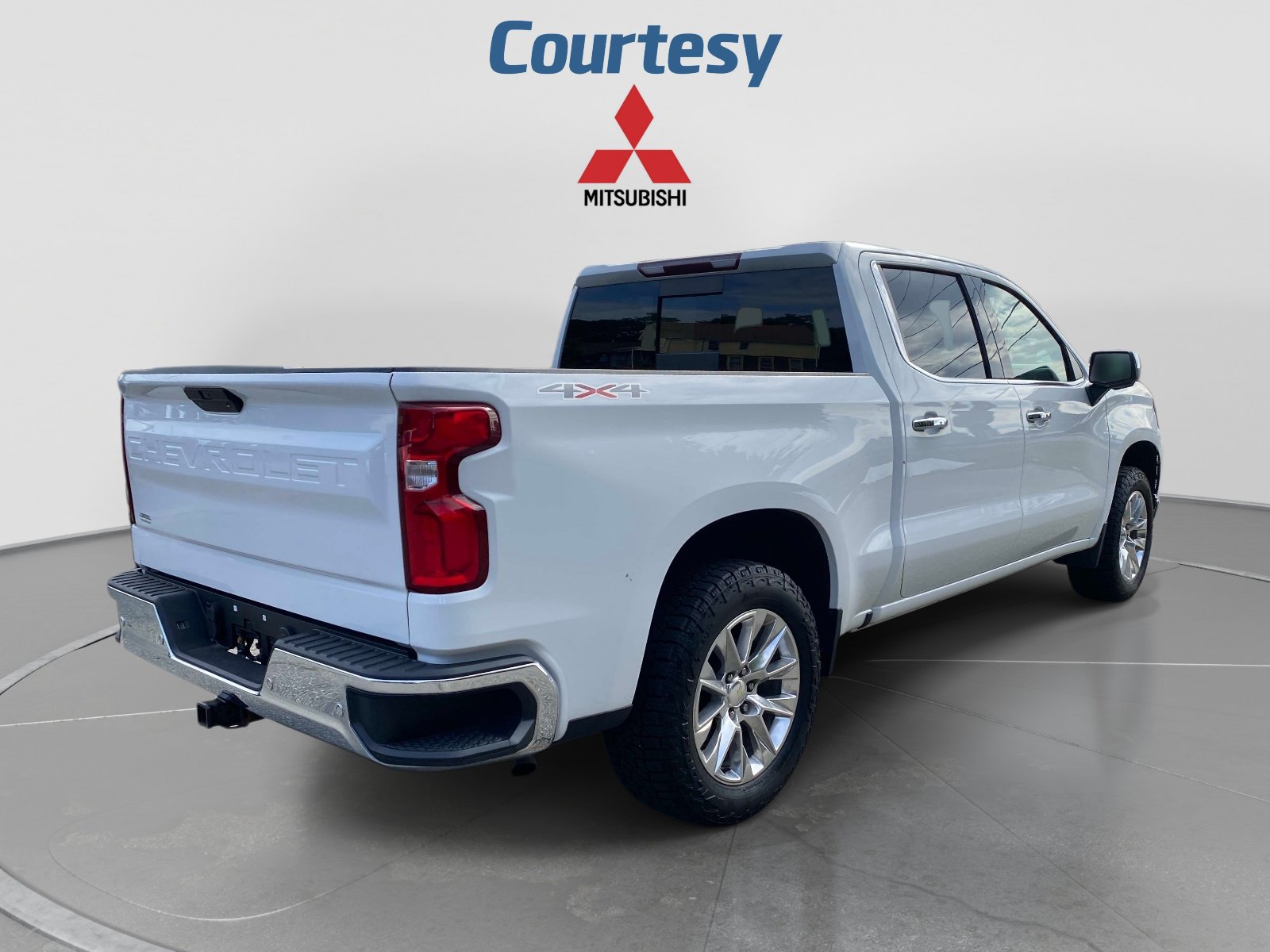 Used 2020 Chevrolet Silverado 1500 LTZ w/ LTZ Plus Package AWD/4WD image 6