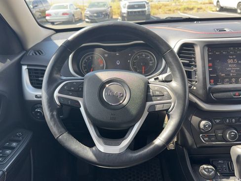 Used 2016 Jeep Cherokee Trailhawk w/ Leather Interior Group AWD/4WD image 10