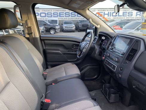 Used 2021 Nissan Titan S image 17