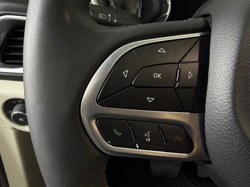 Used 2022 Chrysler Pacifica Touring-L FWD image 18